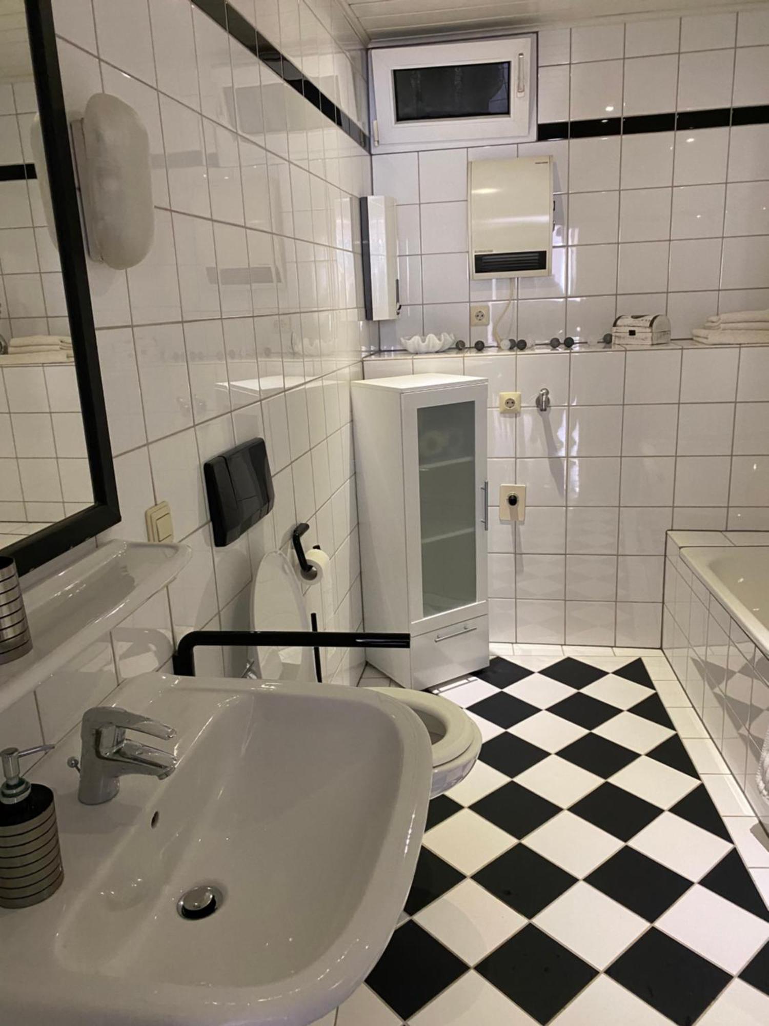 Ferienwohnung Zentral An Der Moselpromenade Zell an der Mosel Exteriör bild